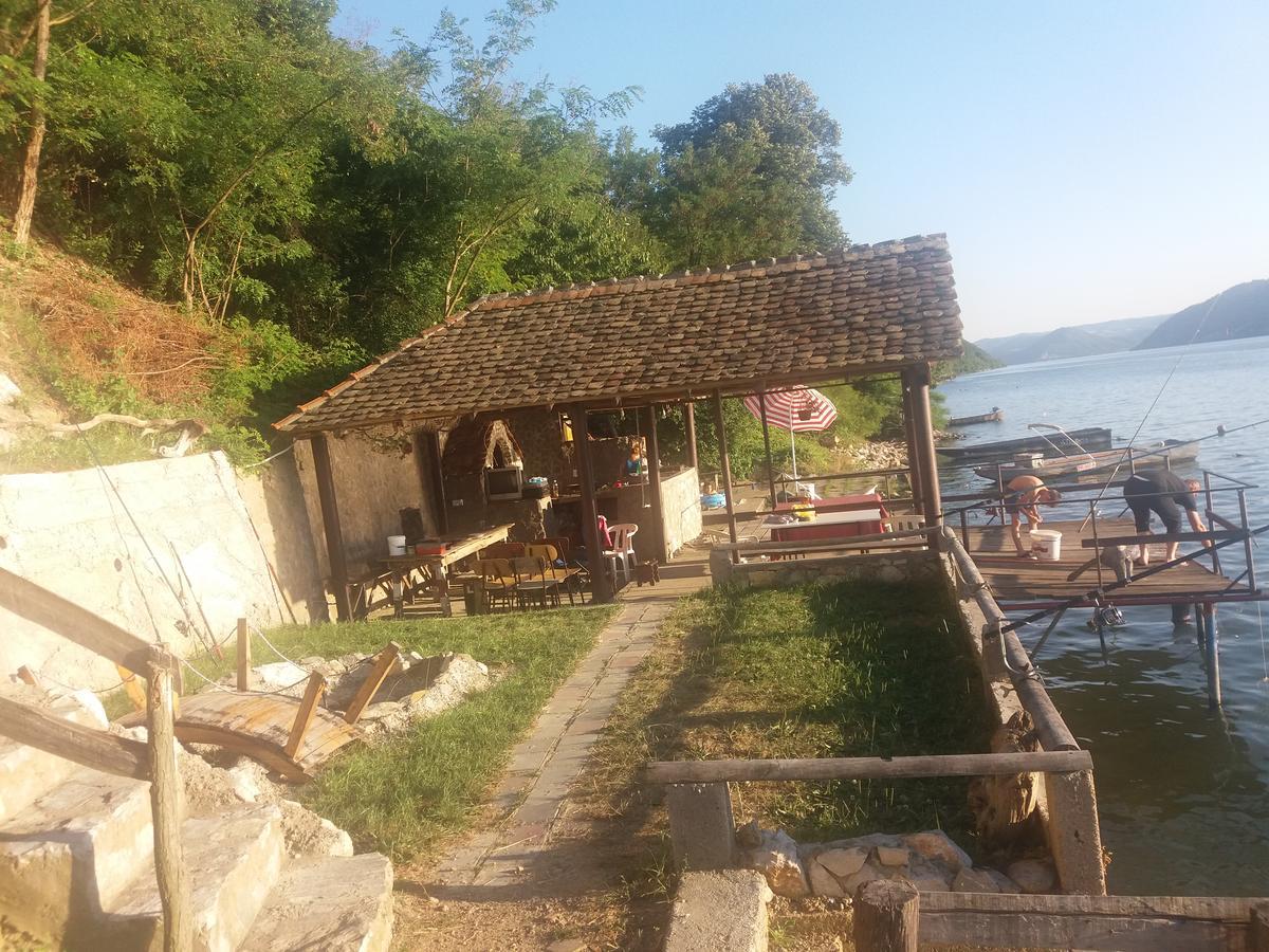 Chalet Ljubicine Kolibe Golubinje Ngoại thất bức ảnh